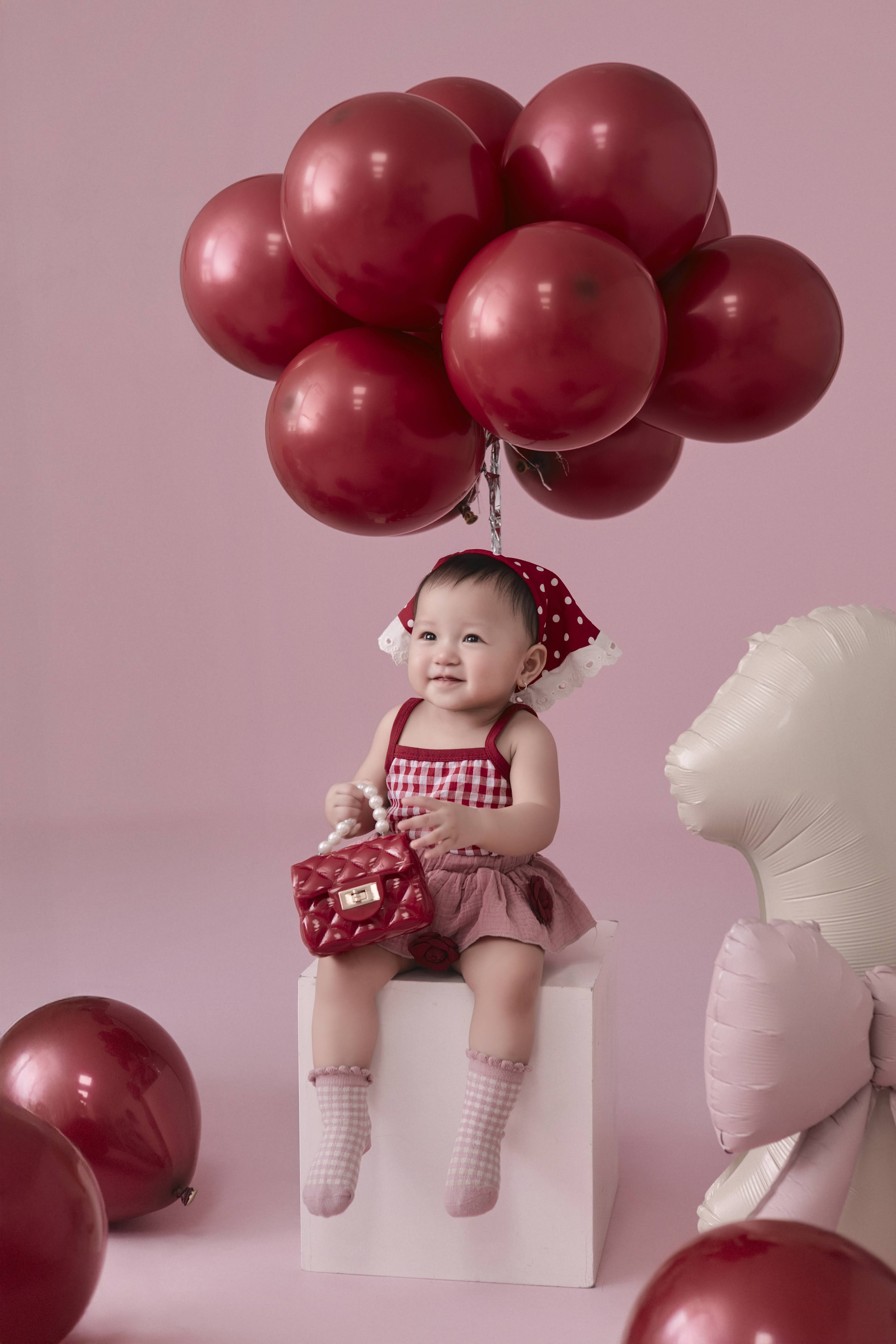 Chụp ảnh bé trai concept Party confetti vàng xanh tại Teddy Studio Hạ Long