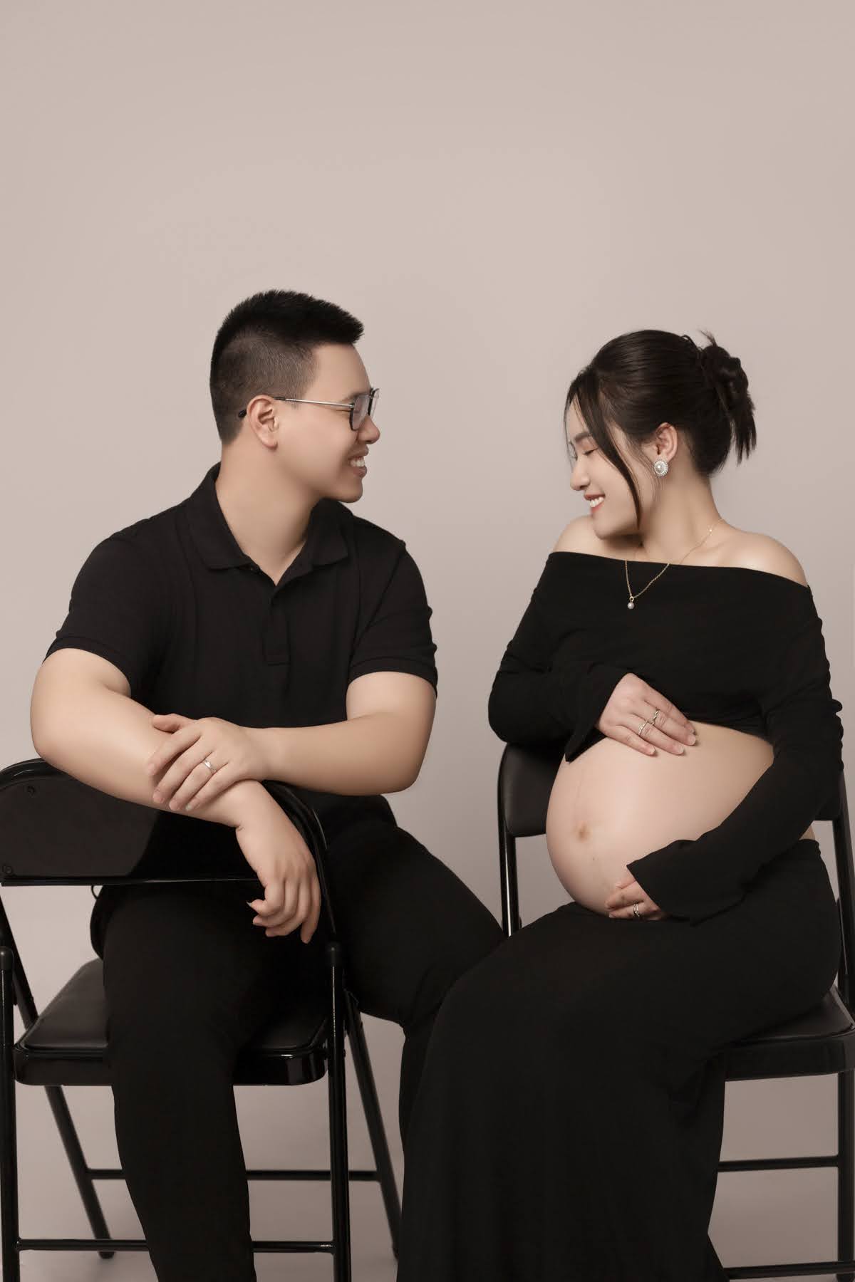 Chụp ảnh bầu couple tone be ấm áp tại Teddy Studio