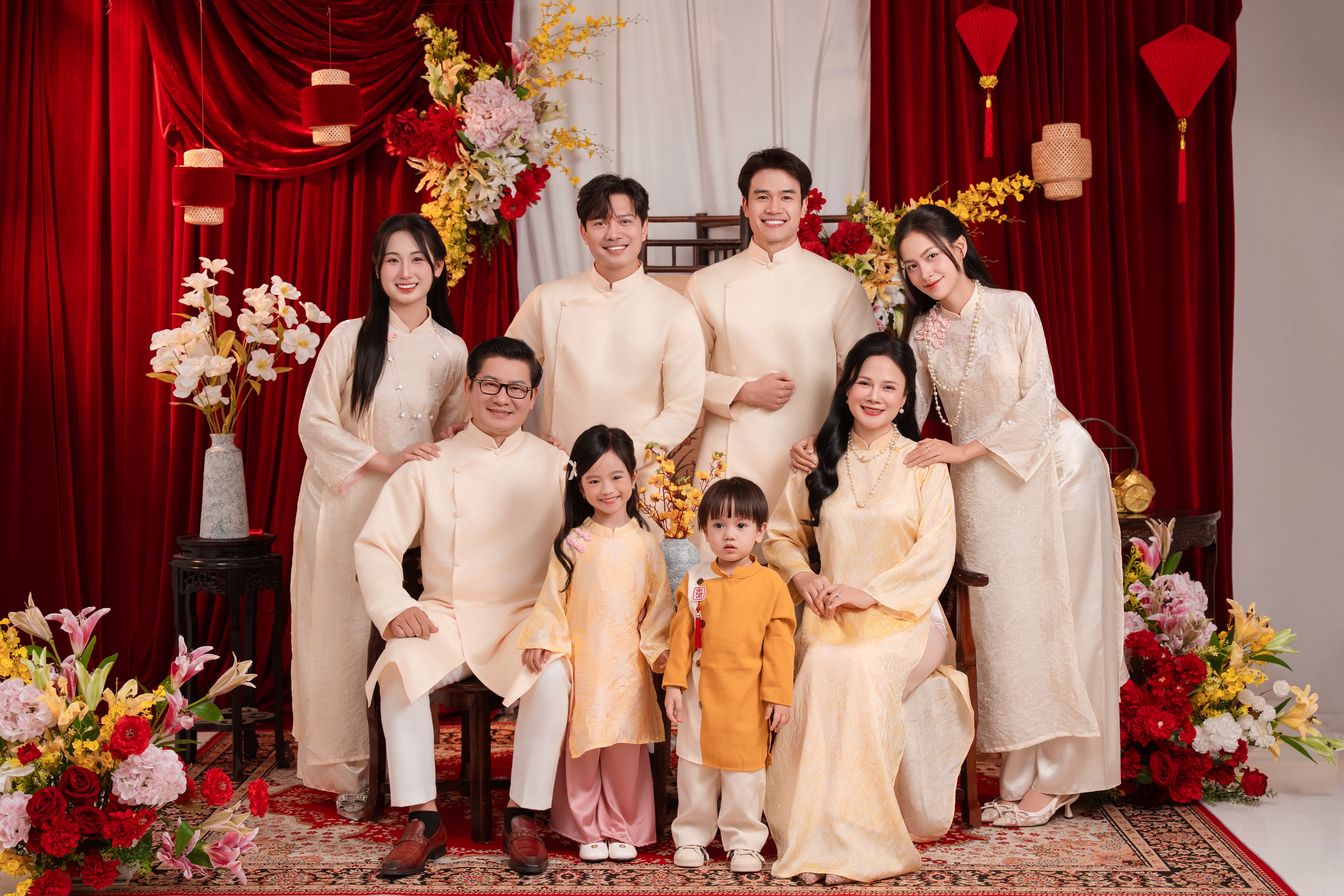 Chụp ảnh đại gia đình tại Teddy Studio Hạ Long